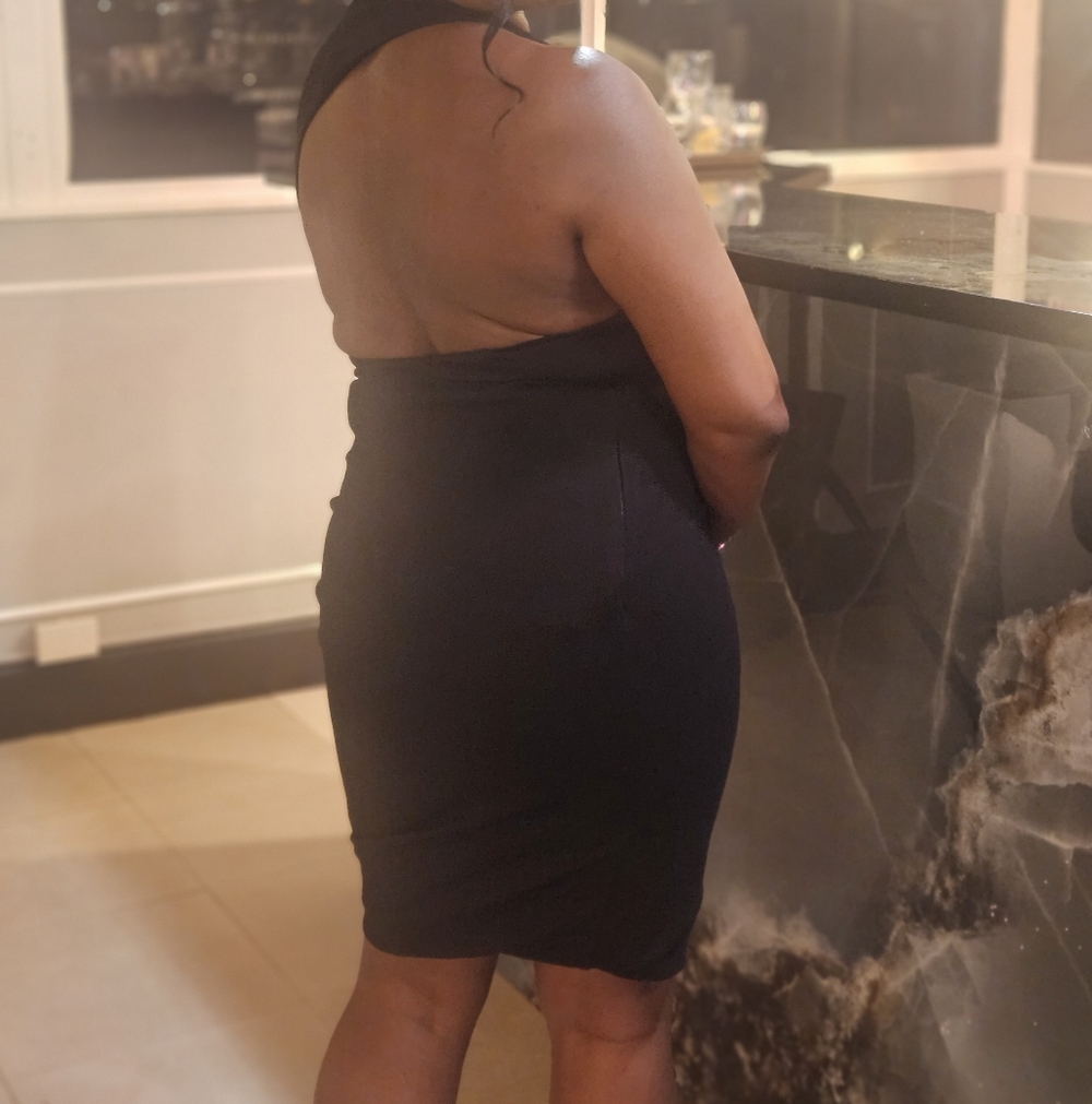 Aliava-Elvia One Sleeve MIDI dress - Picture 2 of 5